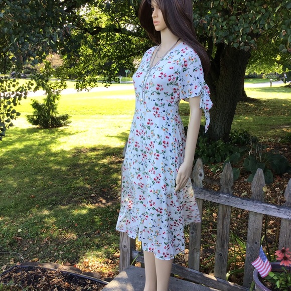 NEW CLASSIC STYLE FEMININE FLORAL DRESS - Picture 8 of 8